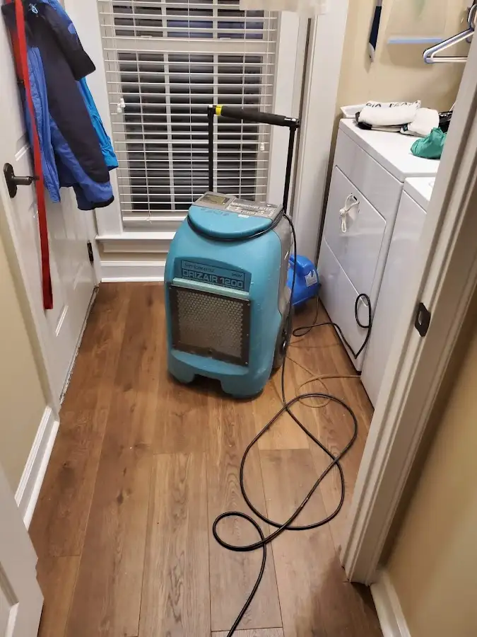 Commercial dehumidifier deployed for Crawl Space Restoration in Mascoutah